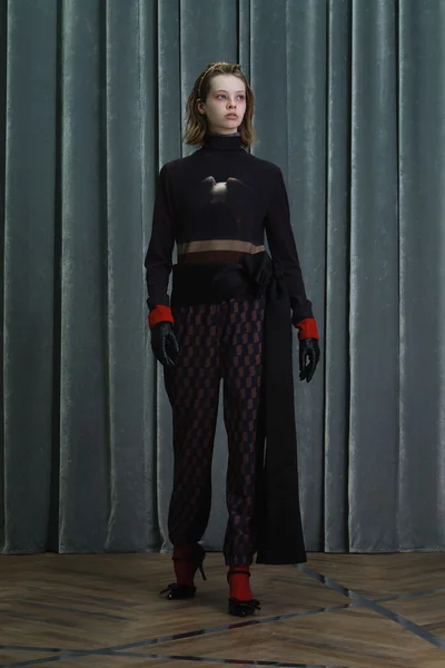 Look 25